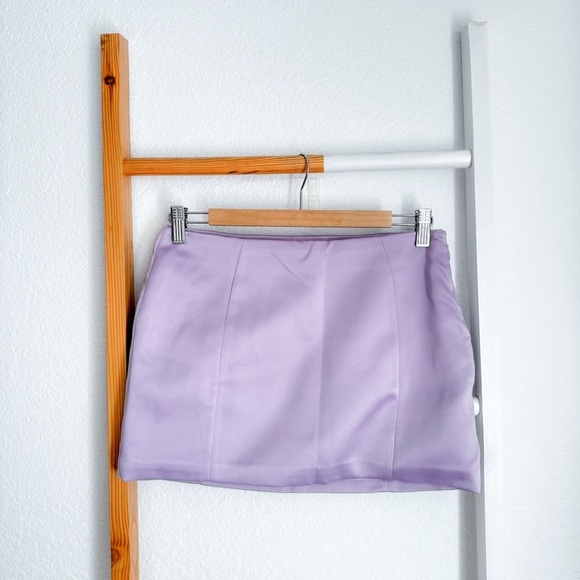 NWOT House Of Cb Elodie Orchid Satin Mini Skirt in Lilac Purple Satin - Picture 4 of 9